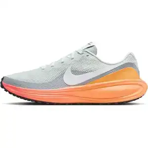 Nike Revolution 8 Sneakers
