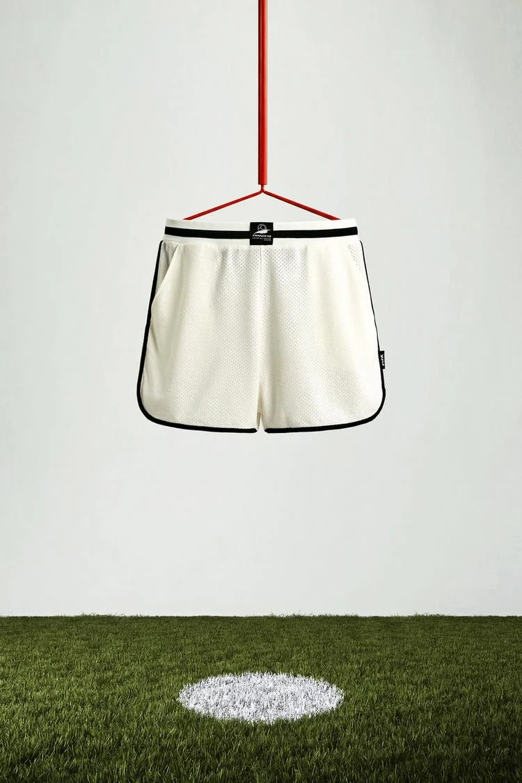 Zara: контрастные шорты France 98, FIFA Classics